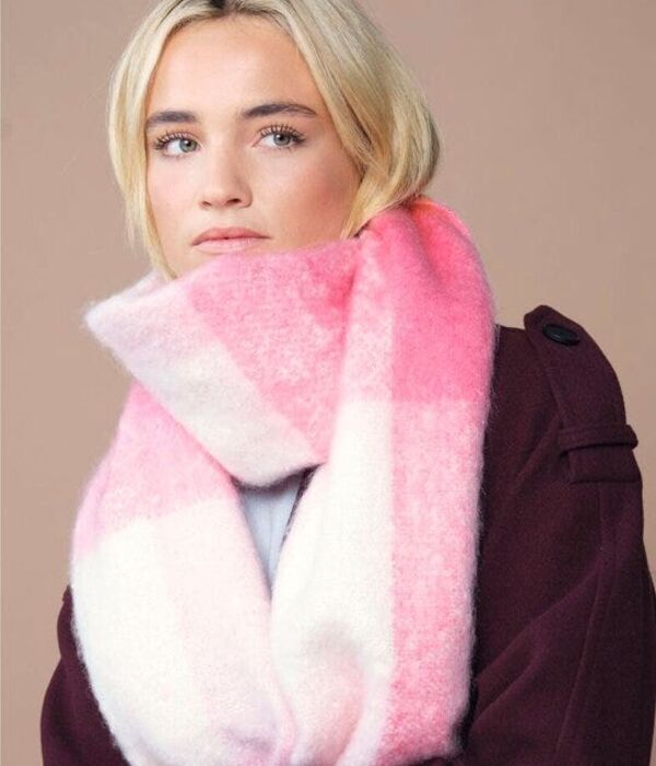 Fluffy Check Scarf Thumbnail
